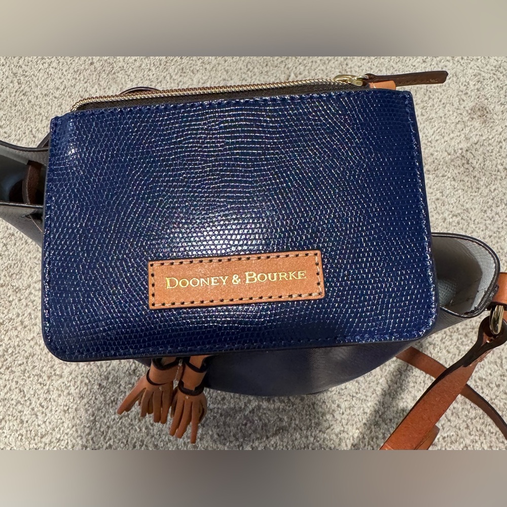 Like New Dooney & Bourke Siena Serena Navy Drawstring Bucket Bag with Wristlet - Picture 15 of 17